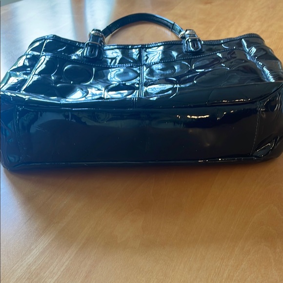 Elegant Black Patent Leather Tote Bag - Picture 7 of 7